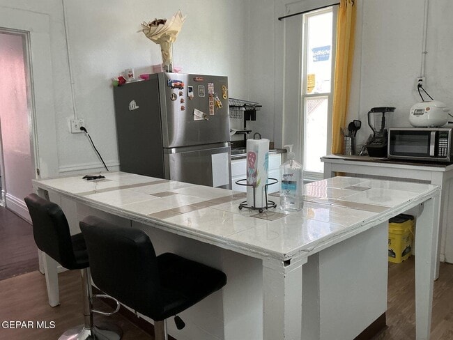 Photo - 308 Hills St