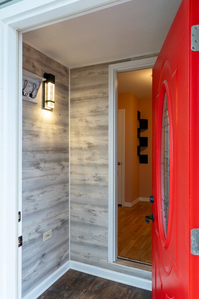 Photo - 1743 Leeds Ct