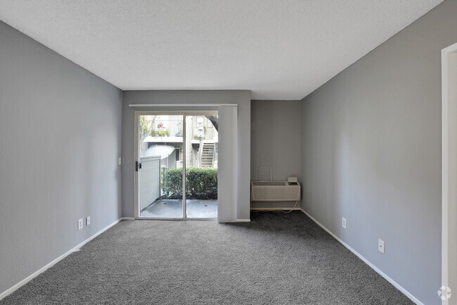 2 BR, 1 BA - 707 SF