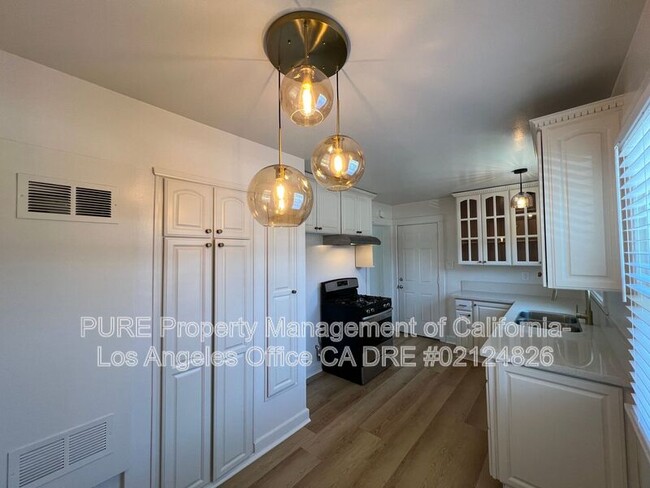 Building Photo - 625 W 23rd St Rental