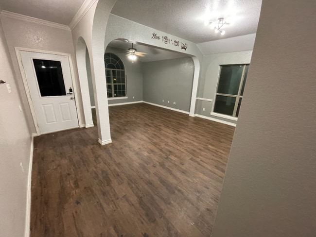 3401 Little John Dr