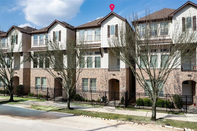 Photo - 351 W 26th St