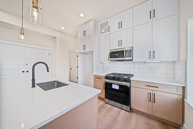Photo - 236 E 39th St