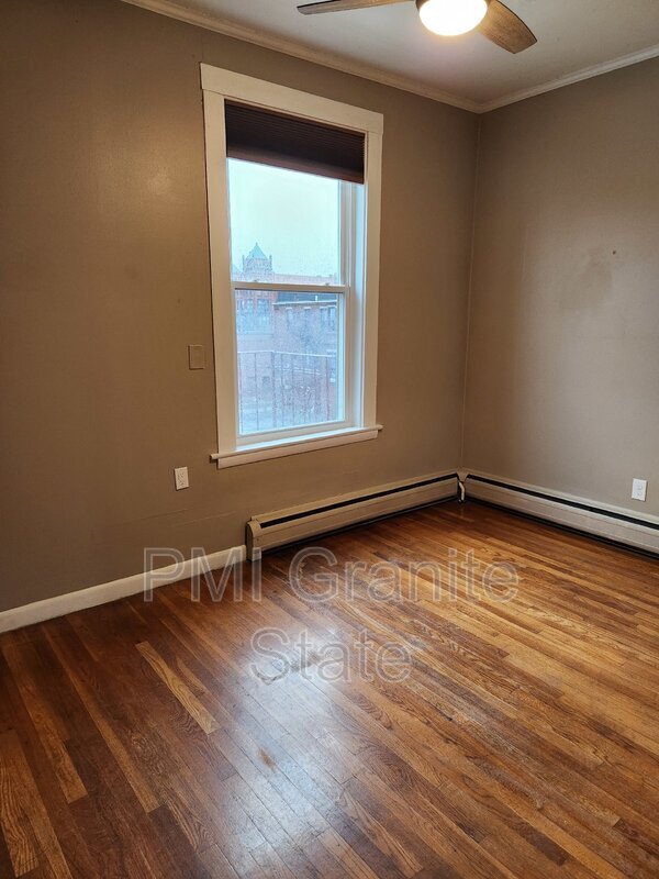 83 1/2 W Pearl St - 83 1/2 W Pearl St Unit Apt 3