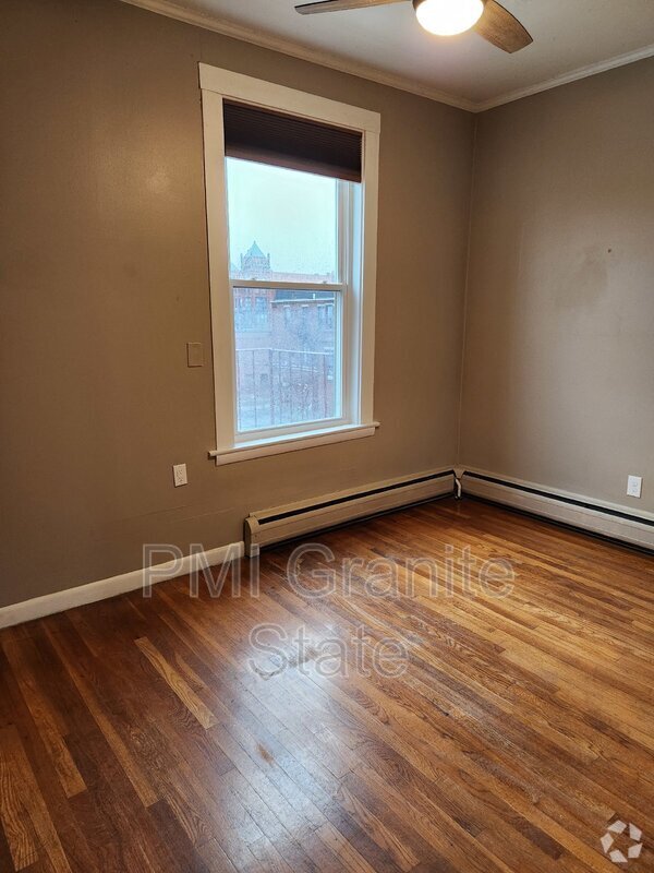 Building Photo - 83 1/2 W Pearl St Unit Apt 3