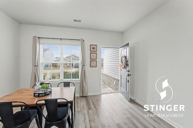 Photo - 198 Great Bend Dr