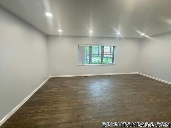 207 Lake Shore Rd Unit 2