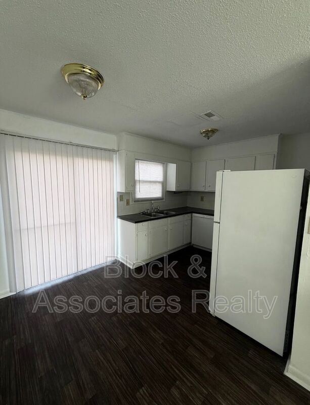 Photo - 1023 Salisbury St Unit E