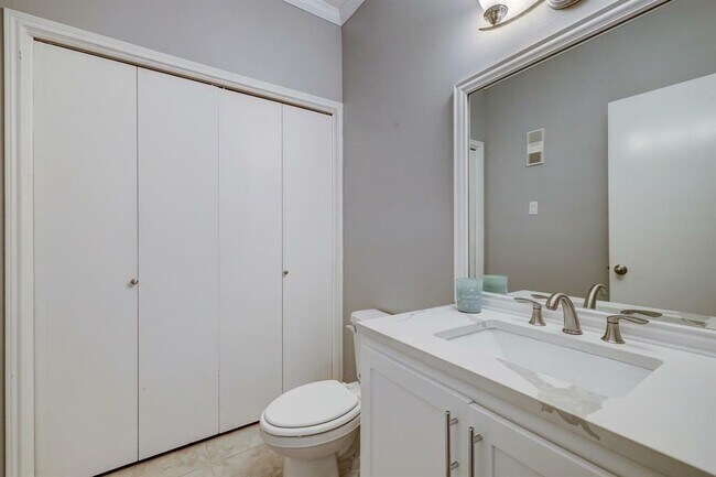 Building Photo - 7350 Kirby Dr Rental