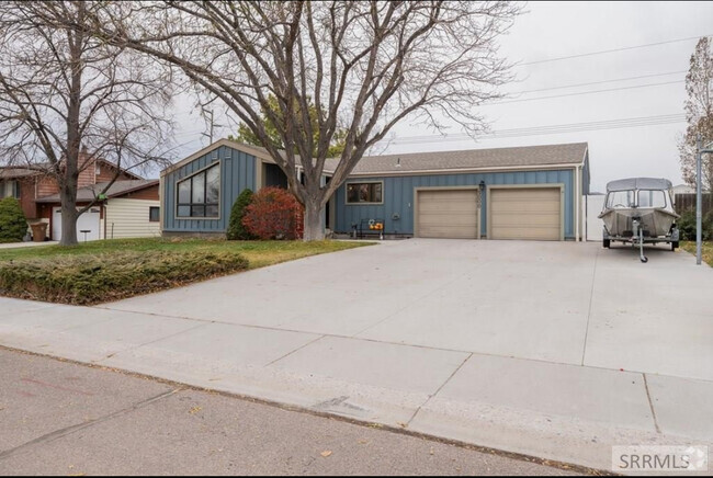 Building Photo - 5000 Pleasant View Dr Rental