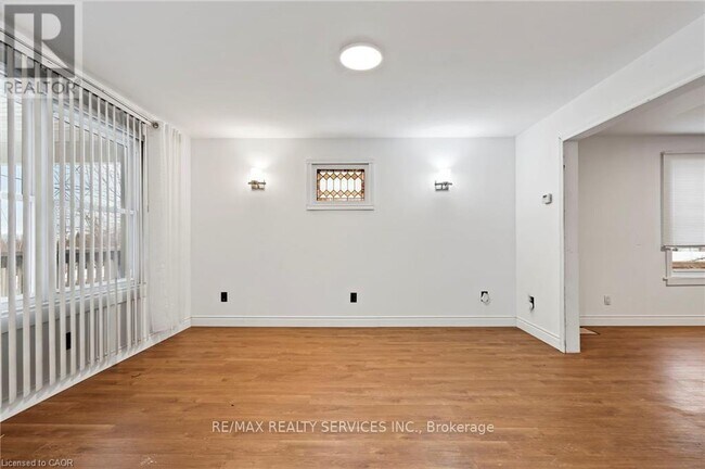 Photo - 5292 Bridge St