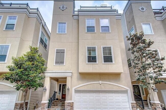 Building Photo - 1213 W 15th 1/2 St Rental