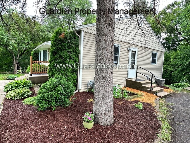 Photo - Minnetonka Single Family Home, Corner Lot, Dishwasher, W/D, 1 Car Garage