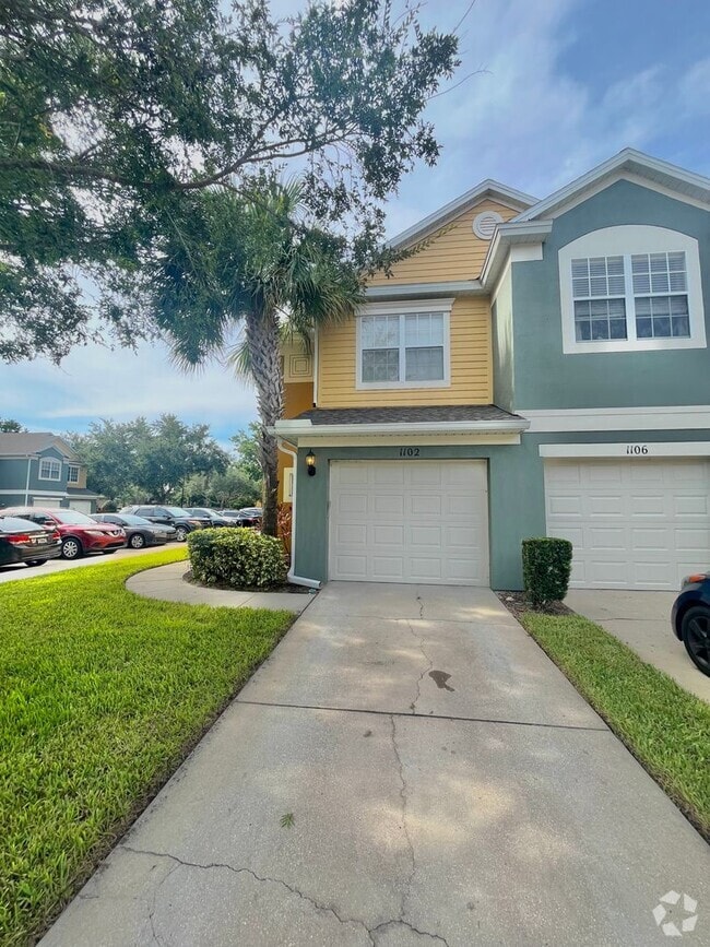 Building Photo - Beautiful 3 Bed 2.5 Bath Gated Townhome fo...