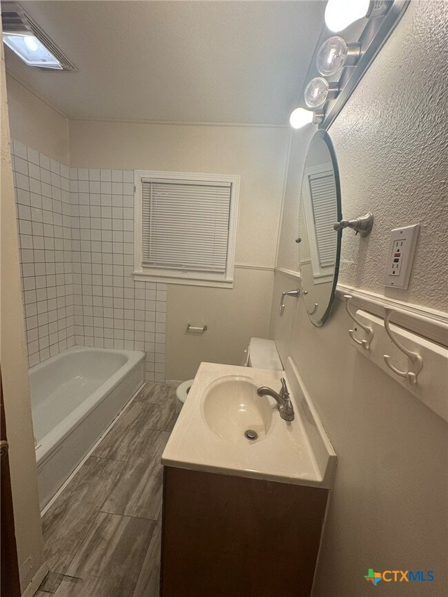Photo - 809 Leissner St
