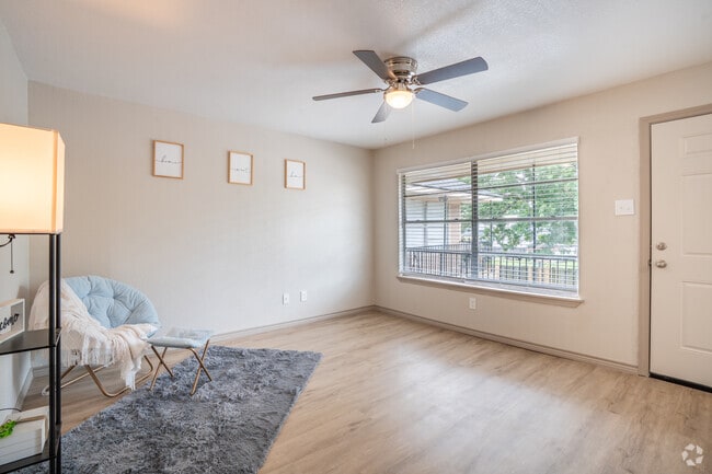 2BR, 1BA - 756SF - Living Room - University Courtyard Apartments