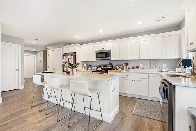 Building Photo - 245 Bussey St Unit 201 Rental