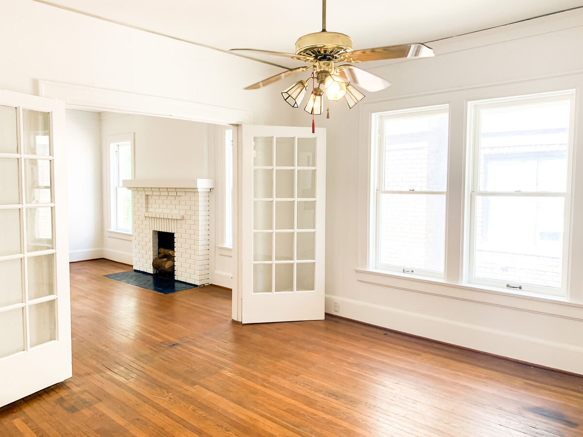 Dining room - 4914 Victor St Apartments