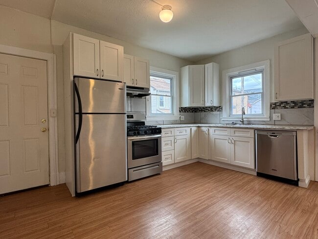 Photo - 23 Howard St