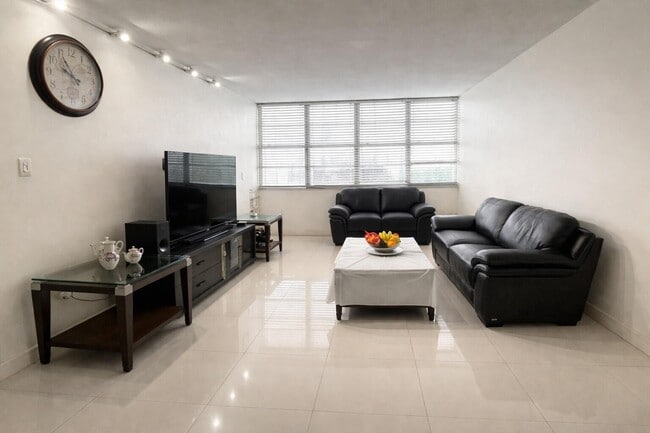 Building Photo - 1351 NE Miami Gardens Dr Unit 511e