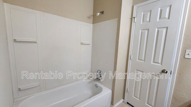 Photo - 110 Collett Ct