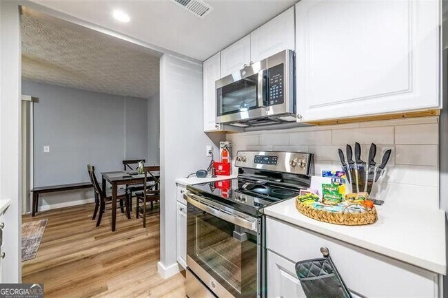 Photo - 859 Regal Path Ln