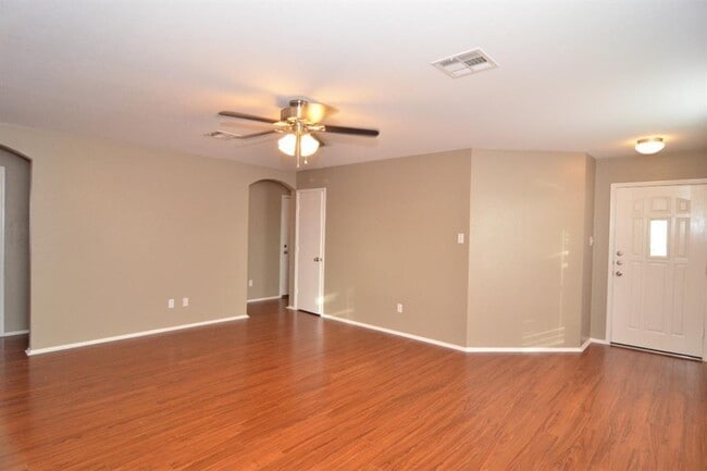 Photo - 806 Municipal Dr