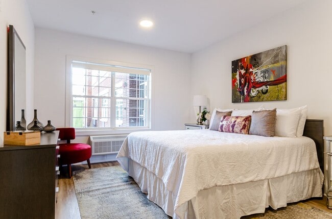 Photo - Lakeside Residence