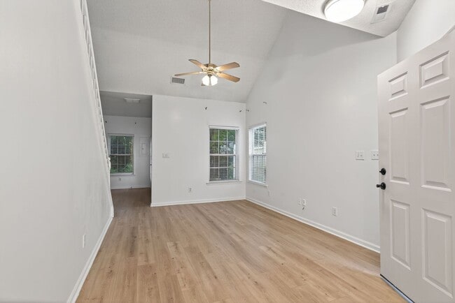 Photo - 302 Dorothy Dr