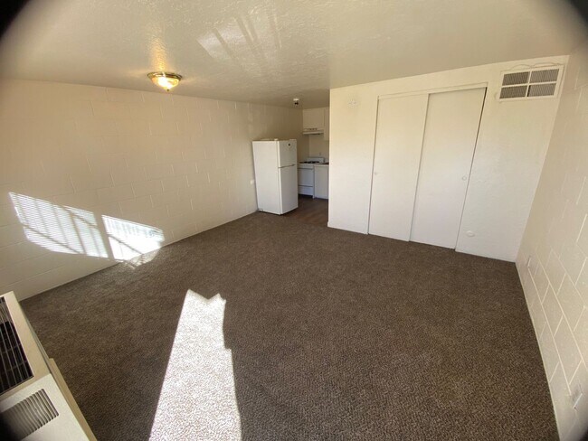 Building Photo - ALL UTILITIES INCLUDED STUDIO-1/2 OFF FIRS... Unit 1611 - 07 Rental