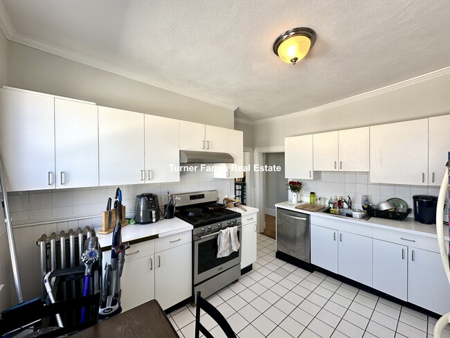 Building Photo - 15 Farragut Ave Unit 3 Rental