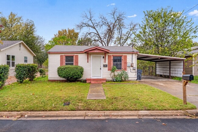 Building Photo - 820 Pecan Ave
