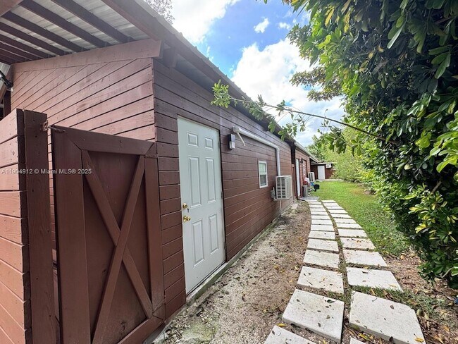 Building Photo - 12201 SW 64th St Unit 1