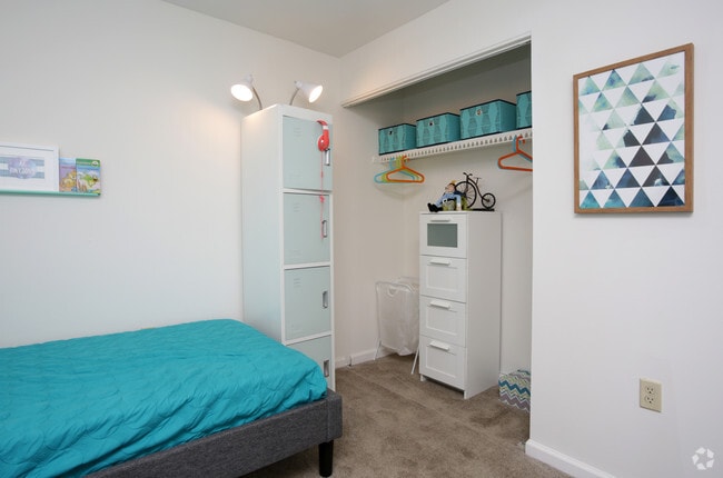 2BR, 1.5BA - 917 SF