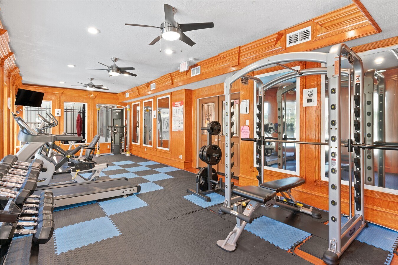 Photo - 14814 Perthshire Rd