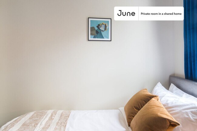 Room in Shared 5 bed/2 bath home in Columbia Heights