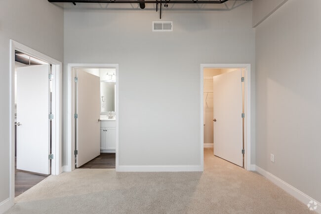 1BR, 1BA - 681 SF - Second Avenue Apartments
