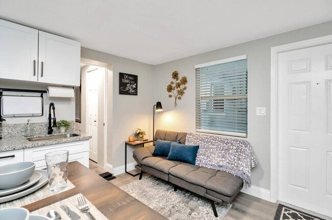 Photo - 1235 Grove St Unidad B