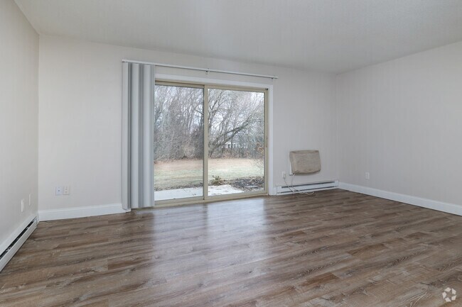 2BR, 1.5BA - 1,000SF - Living Room