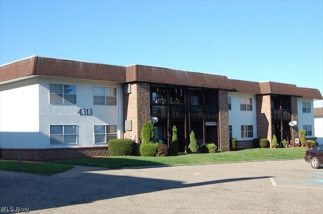 Building Photo - 4313 Earl Dr Unit B7