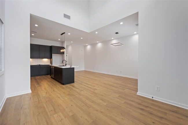 Photo - 7315 Eisenhower Rd