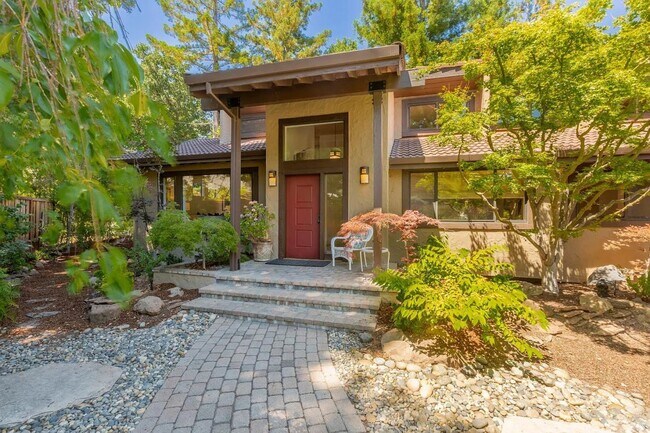 Building Photo - BRIGHT & AIRY HOME IN EXCLUSIVE ENCLAVE SPRAWLING, PRIVATE CULDESAC PROPERTY