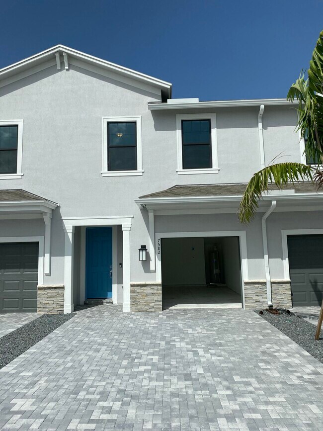 Photo - 2880 SE Federal Hwy