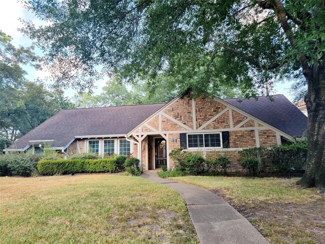 Photo - 426 Isolde Dr House