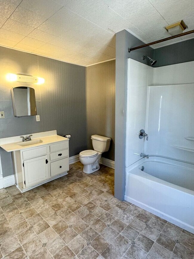 2 Bedroom upper unit in St. Joseph House House Rental in Saint Joseph