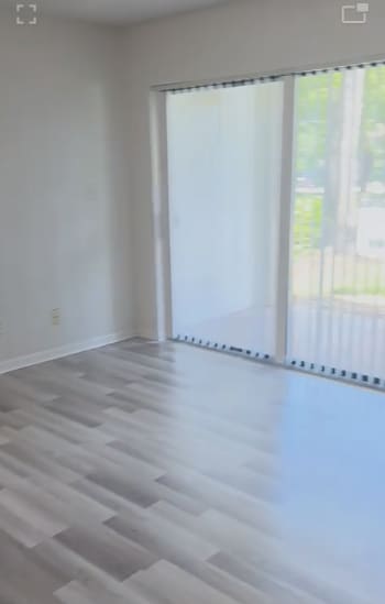Building Photo - 560 S Park Rd Rental