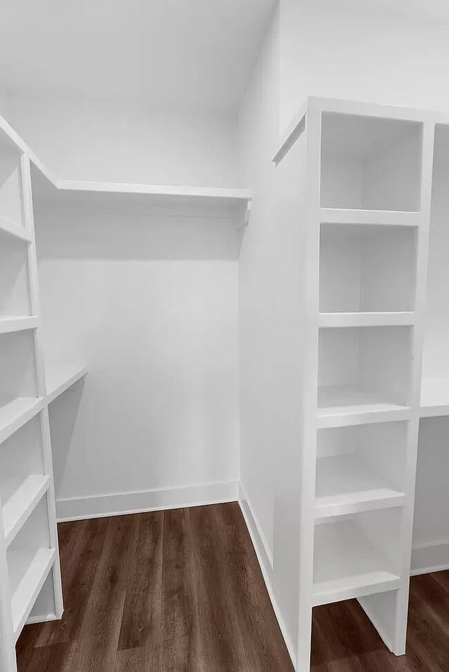 4318 Woods St