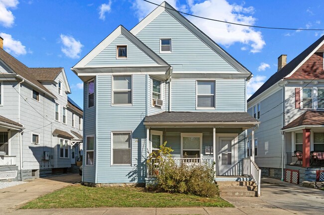 Building Photo - Charming 3 beds 1 bath Apartment in Cleveland! Unit -1 Lower