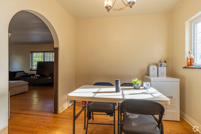 5BR, 2BA - 4,000SF - Dining Room - 1532 Packard St