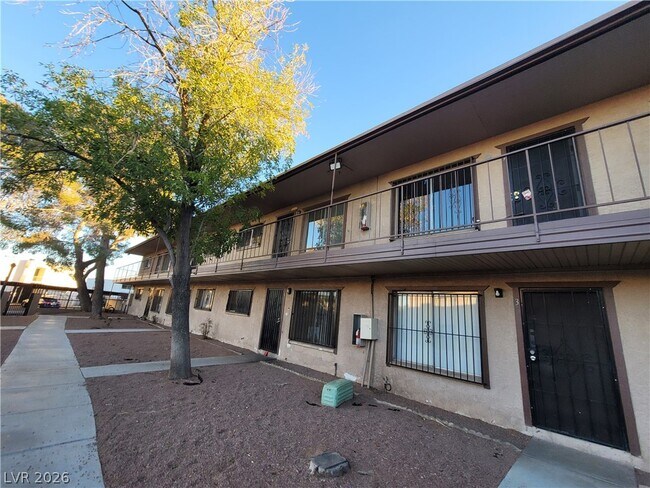 Photo - 615 S Royal Crest Cir